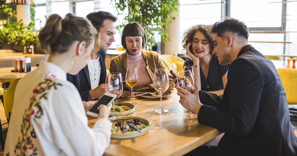 Restaurace na Lipně: TOP 8 míst, kde se najíte u vody i s dětmi